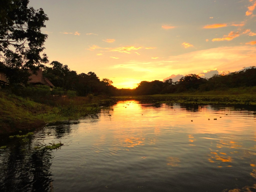 Atardecer en el río Yanayacu Atardecer en el río Yanayacu, en el Amazonas peruano.